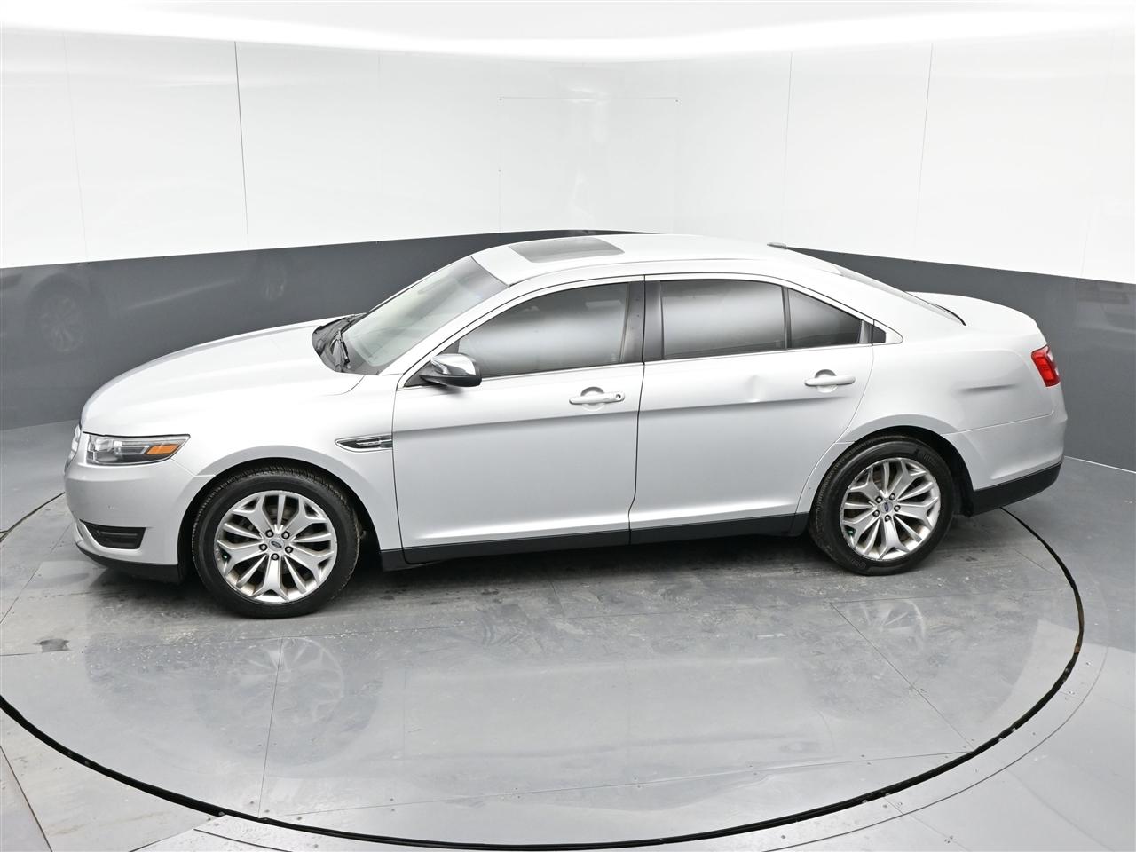 Ford Taurus Limited FWD 2018