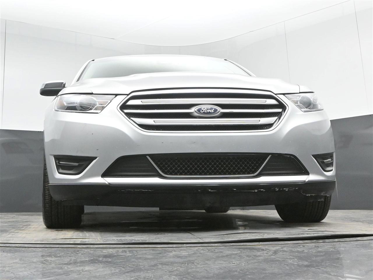 Ford Taurus Limited FWD 2018