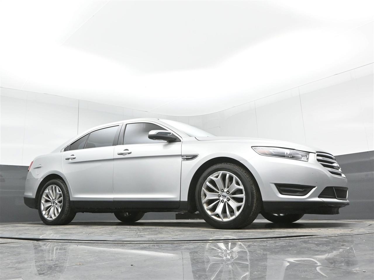 Ford Taurus Limited FWD 2018