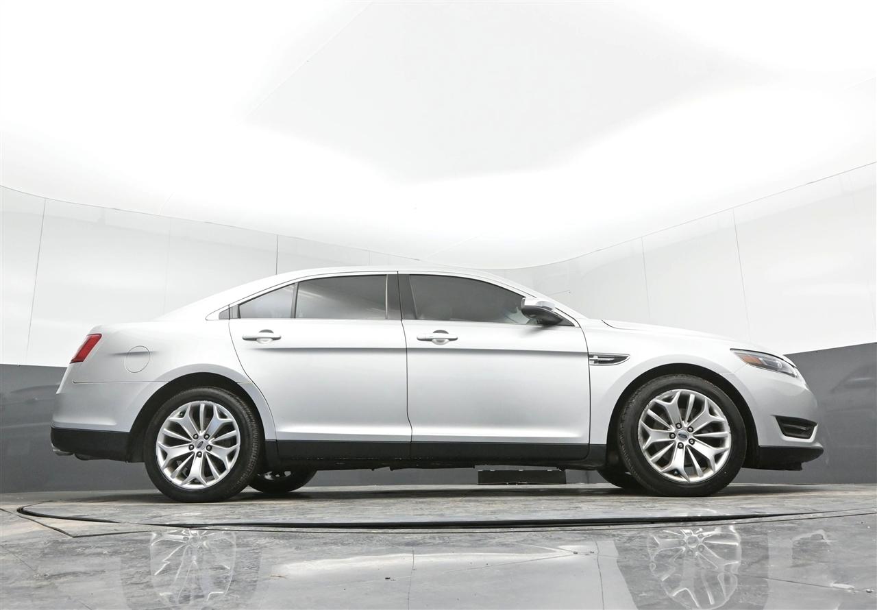 Ford Taurus Limited FWD 2018