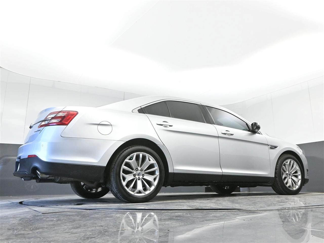 Ford Taurus Limited FWD 2018