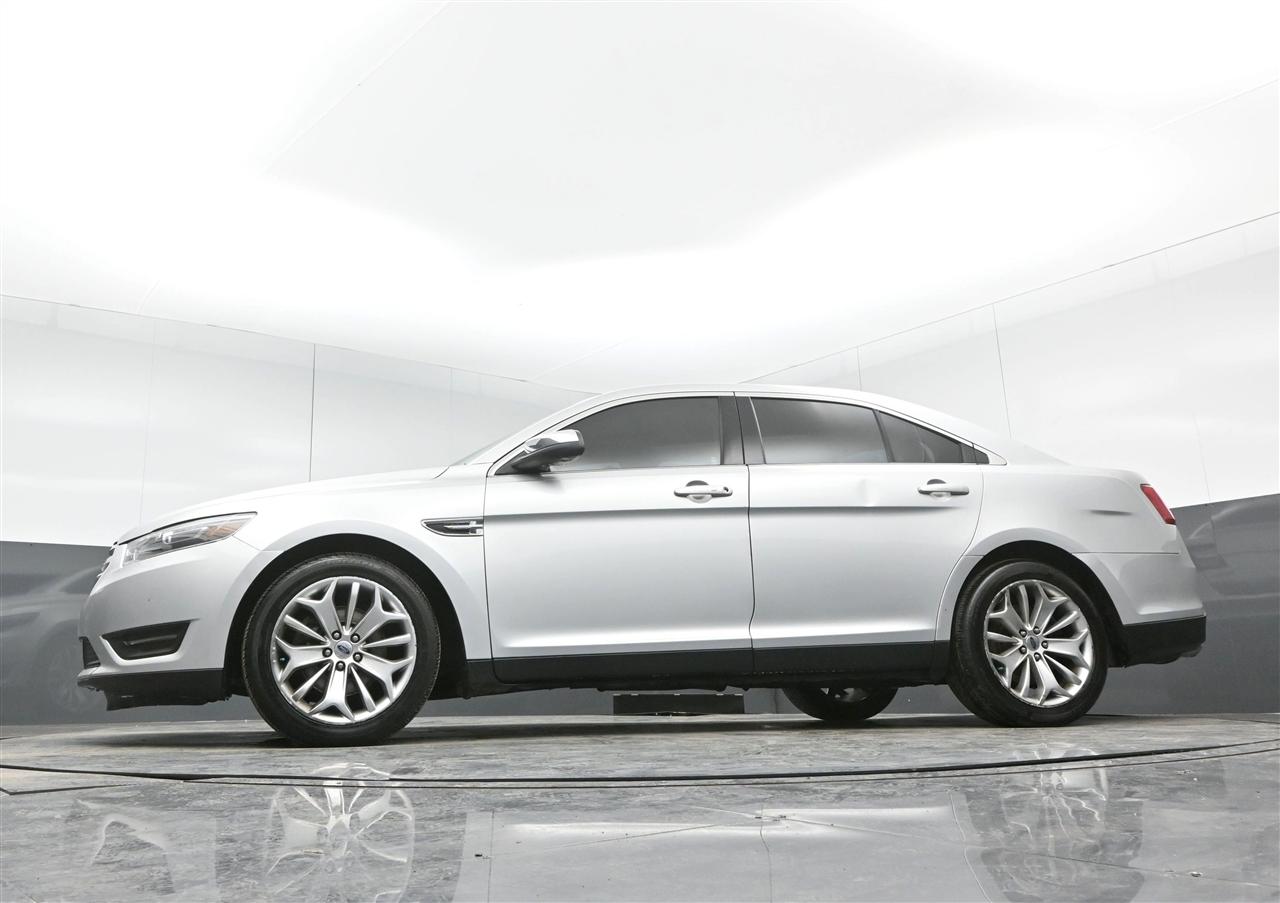 Ford Taurus Limited FWD 2018