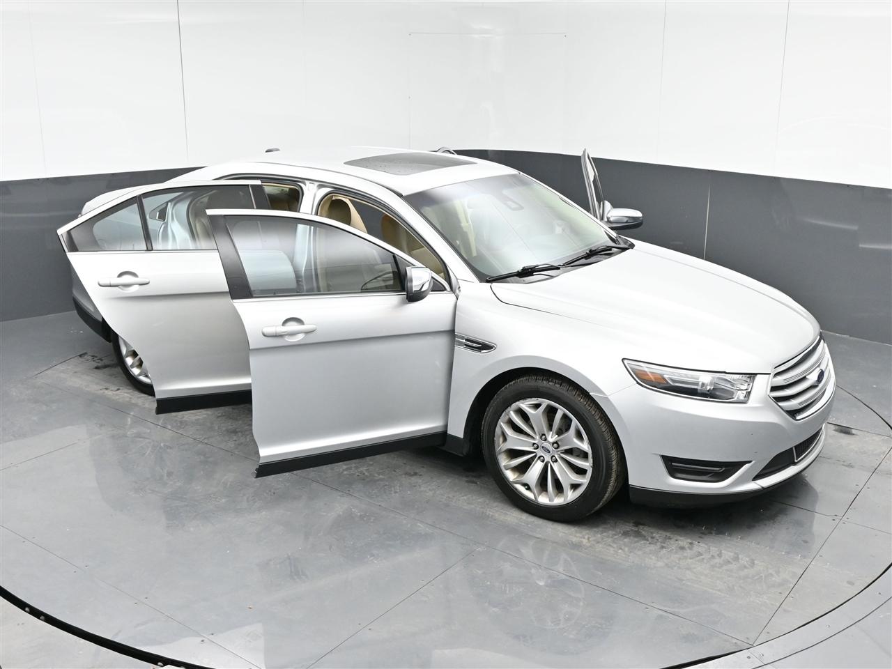 Ford Taurus Limited FWD 2018