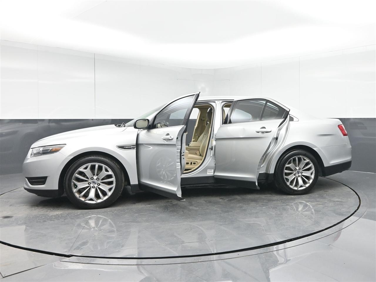 Ford Taurus Limited FWD 2018