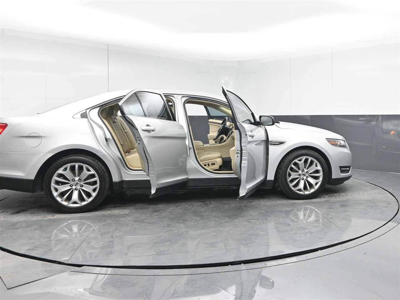 Ford Taurus Limited FWD 2018