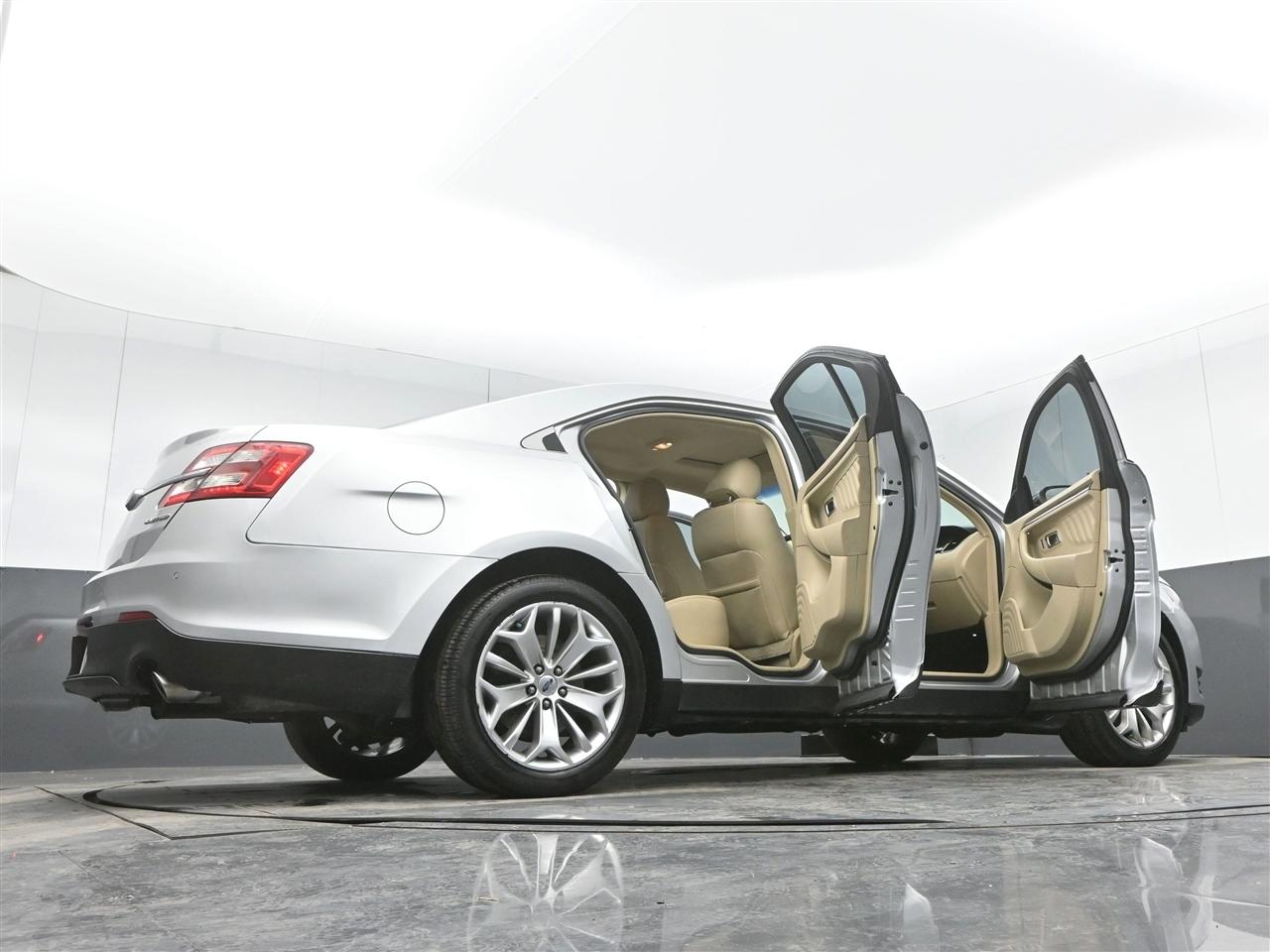 Ford Taurus Limited FWD 2018