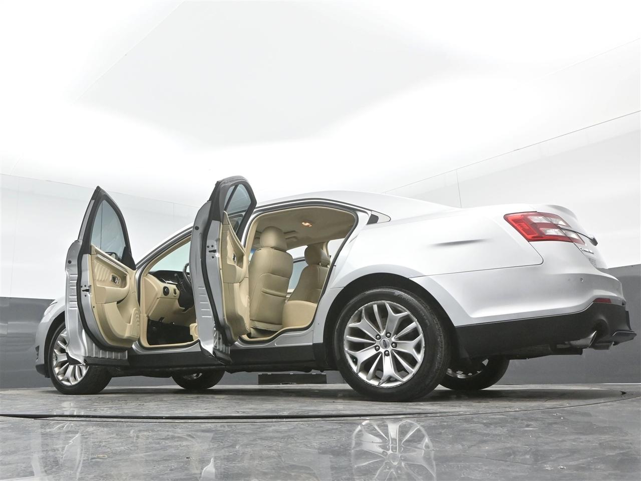 Ford Taurus Limited FWD 2018