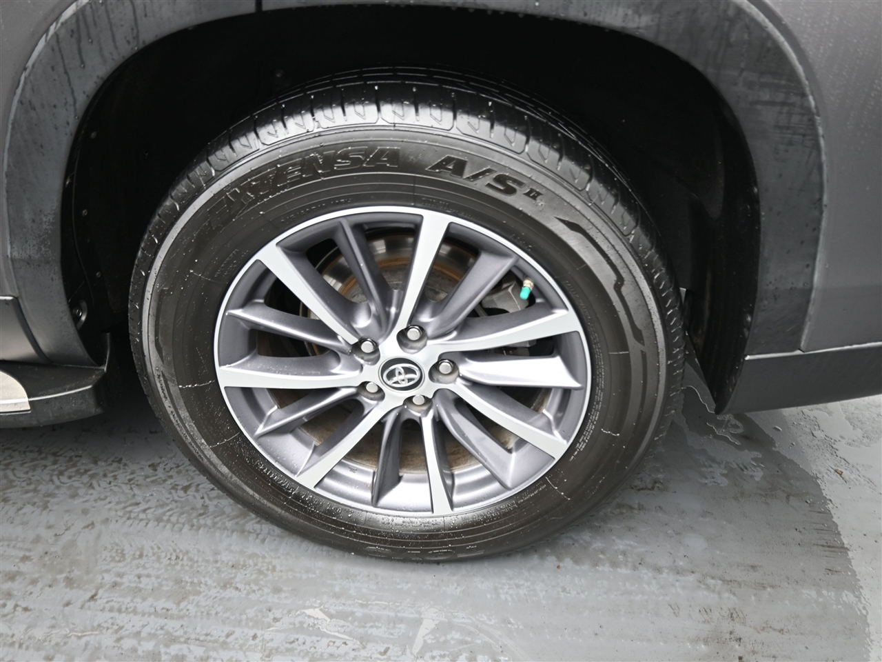 Toyota Highlander XLE FWD V6 2019