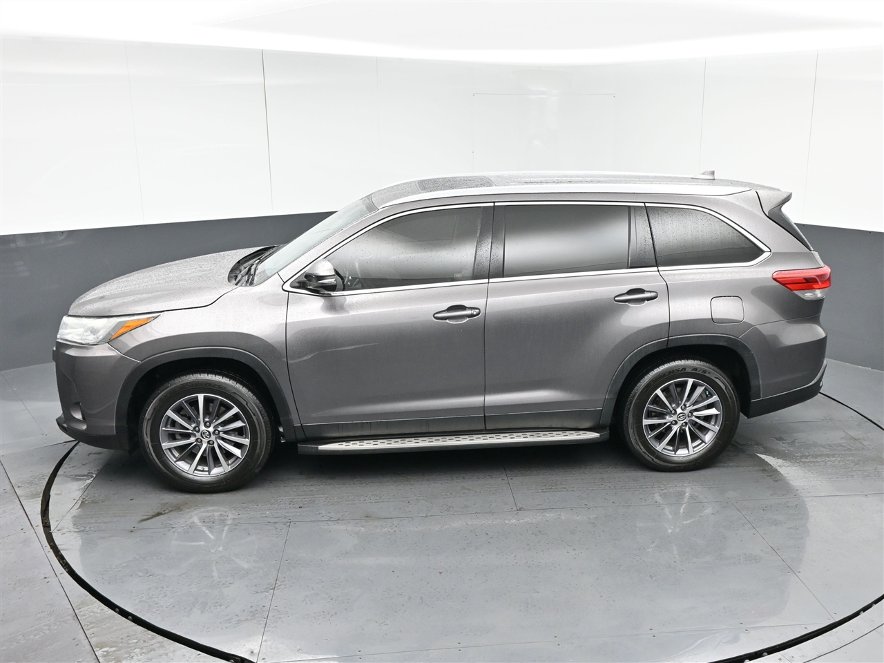 Toyota Highlander XLE FWD V6 2019