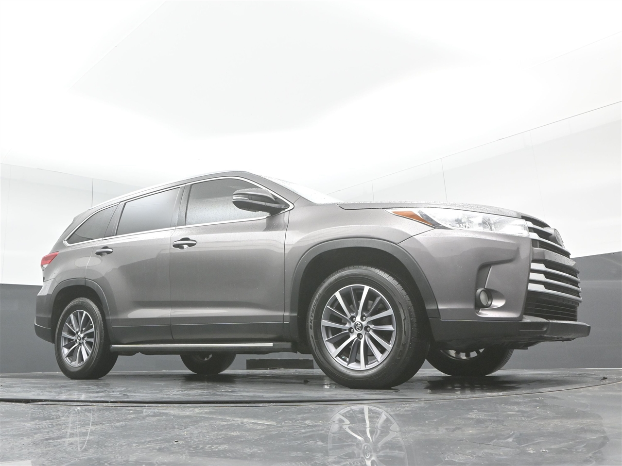 Toyota Highlander XLE FWD V6 2019