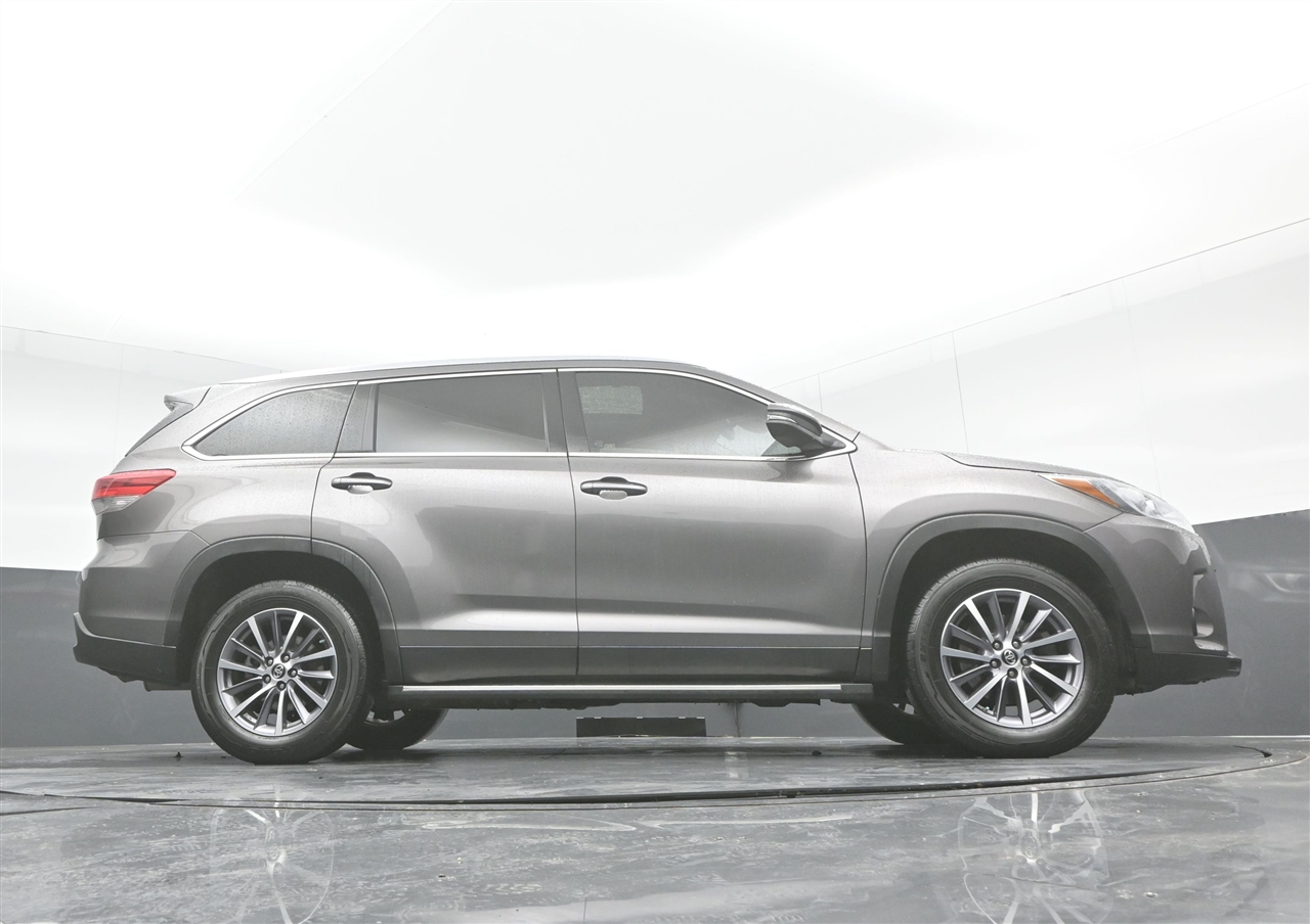 Toyota Highlander XLE FWD V6 2019