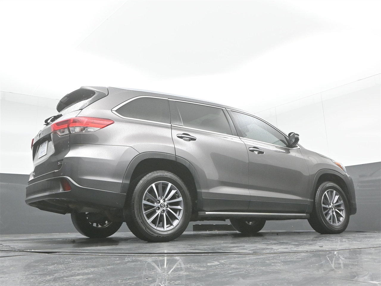 Toyota Highlander XLE FWD V6 2019