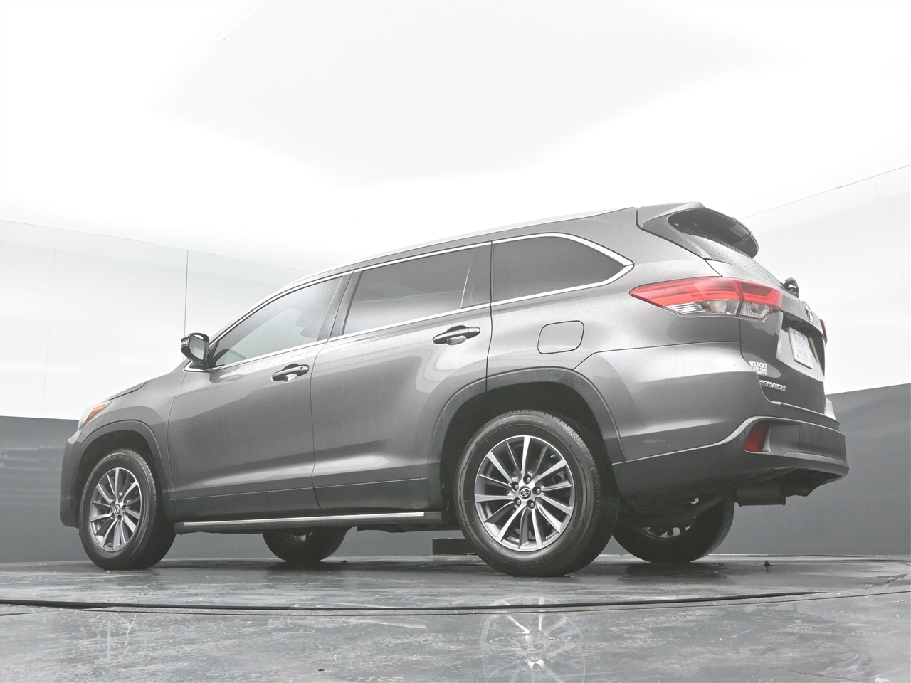 Toyota Highlander XLE FWD V6 2019