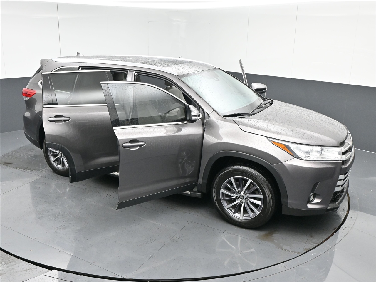 Toyota Highlander XLE FWD V6 2019