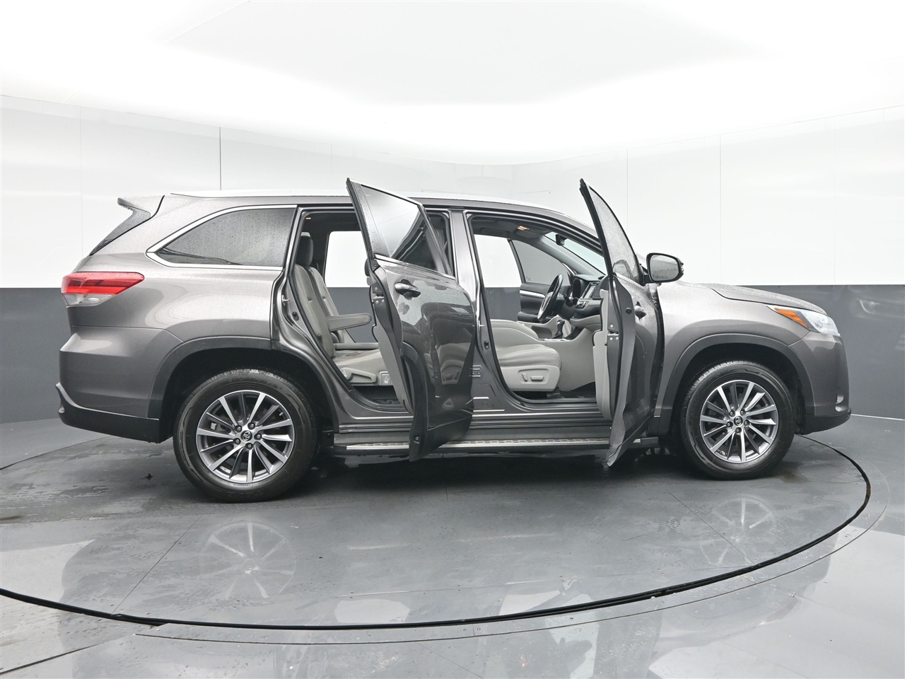 Toyota Highlander XLE FWD V6 2019