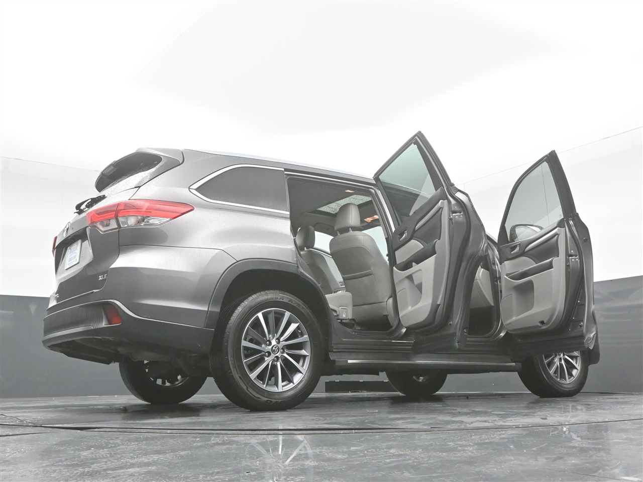 Toyota Highlander XLE FWD V6 2019