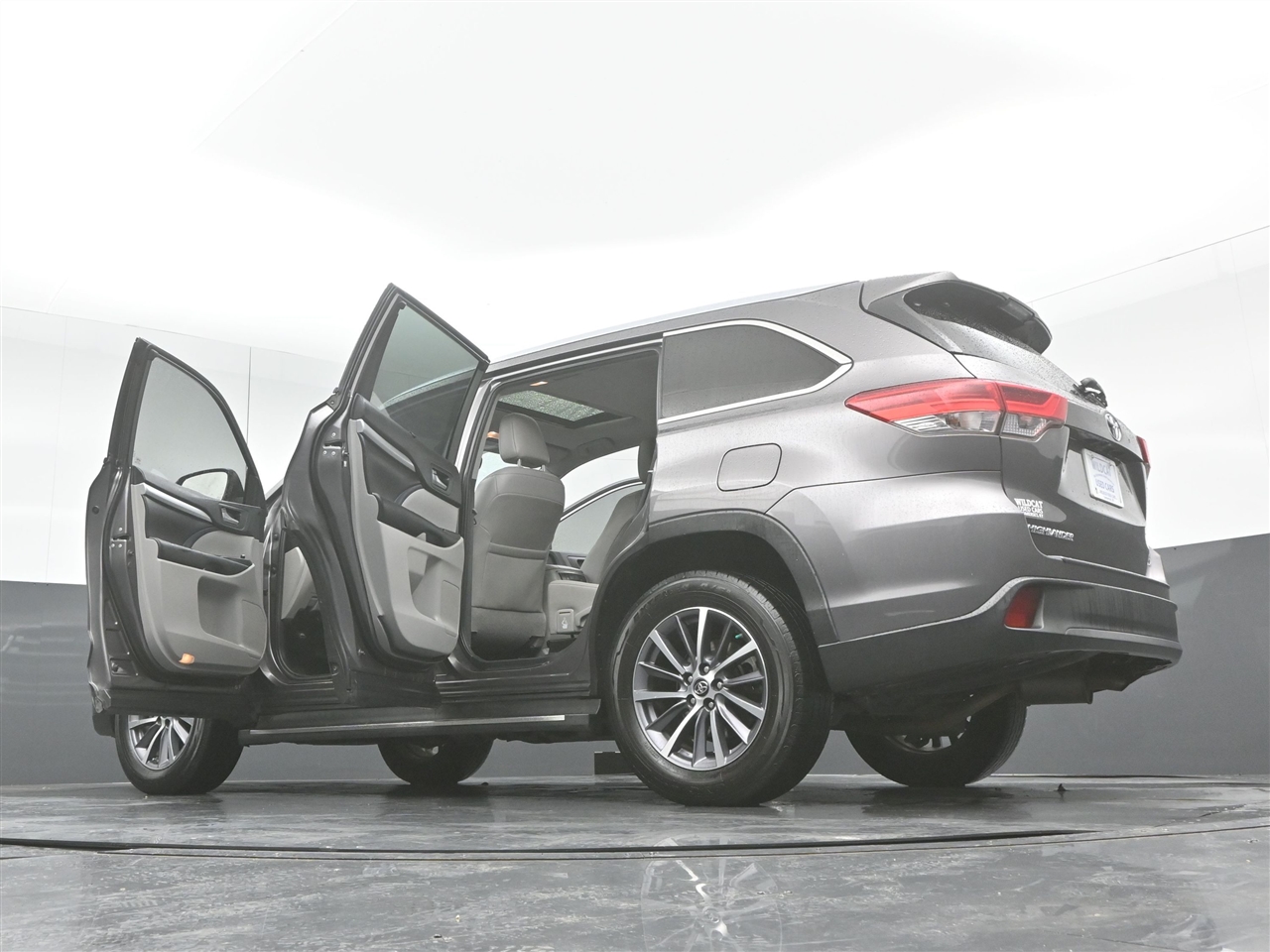 Toyota Highlander XLE FWD V6 2019