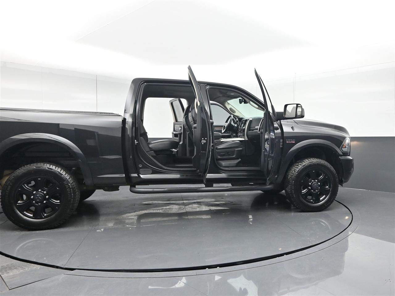 RAM 2500 Laramie Crew Cab SWB 4WD 2017