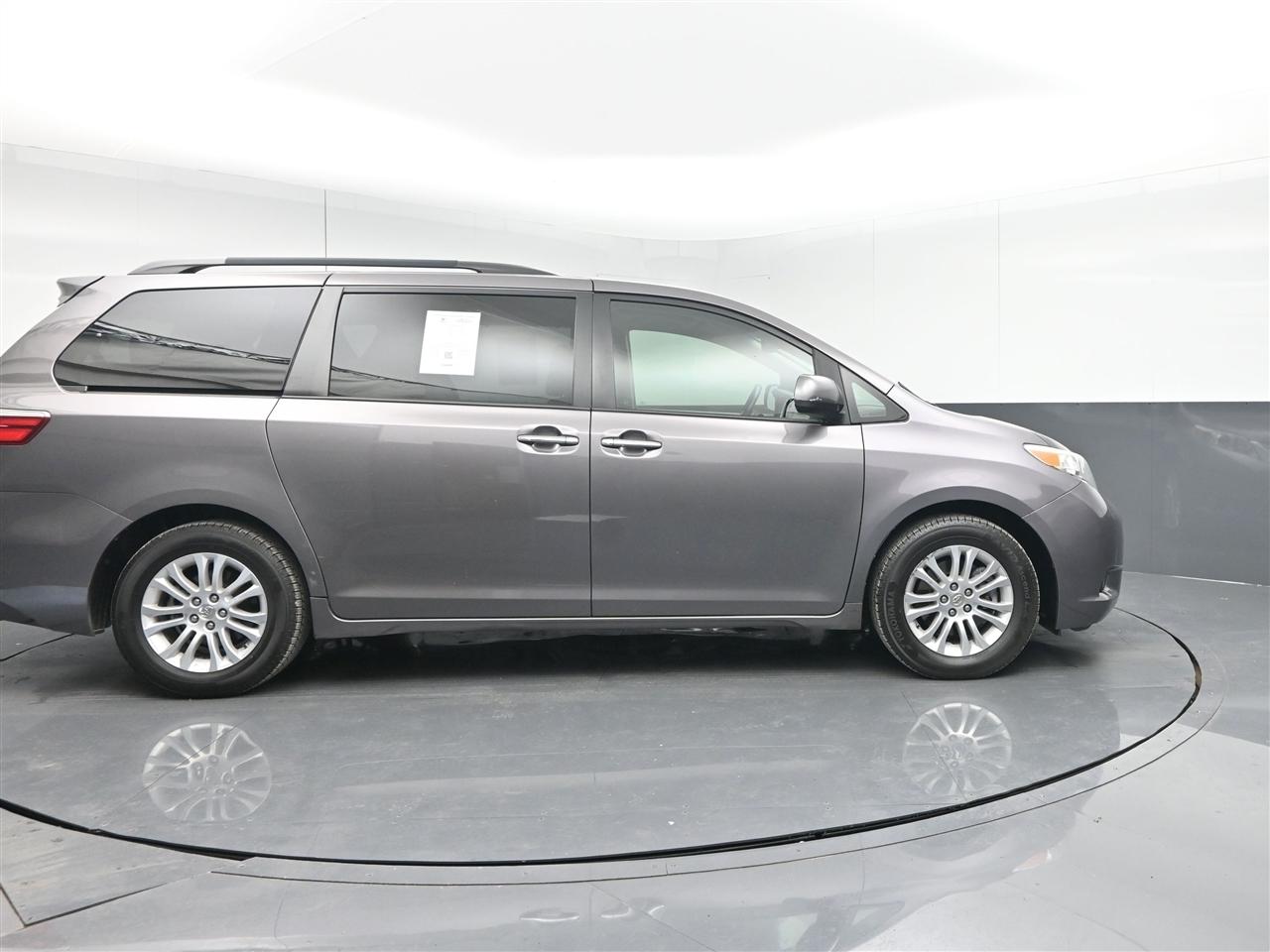 Toyota Sienna XLE FWD 8-Passenger V6 2016