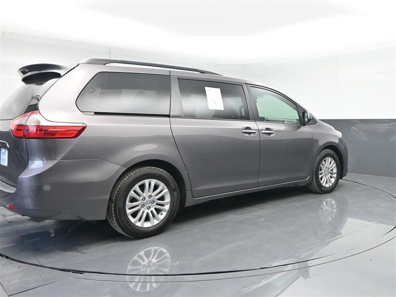 Toyota Sienna XLE FWD 8-Passenger V6 2016