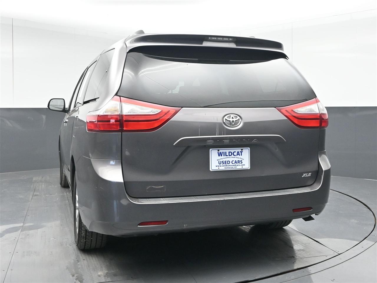 Toyota Sienna XLE FWD 8-Passenger V6 2016