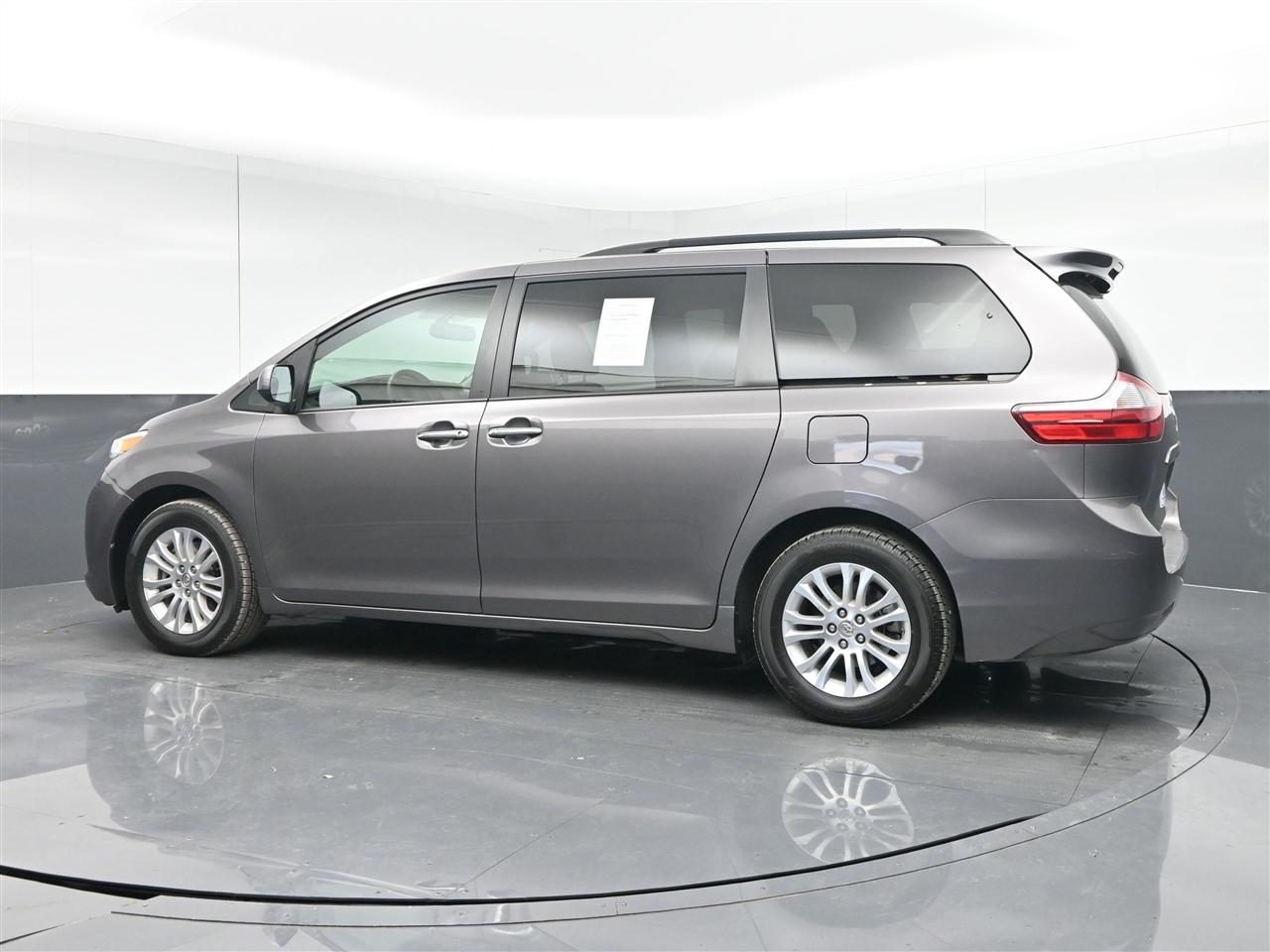 Toyota Sienna XLE FWD 8-Passenger V6 2016