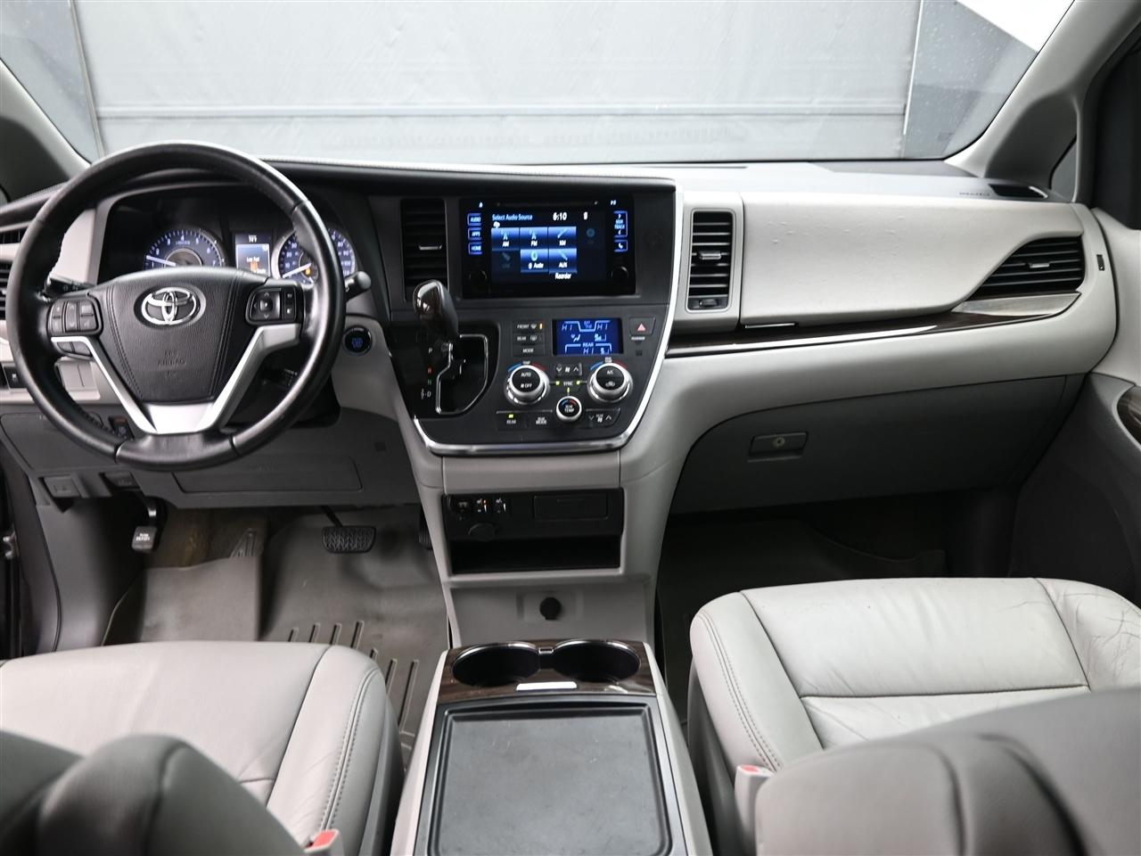 Toyota Sienna XLE FWD 8-Passenger V6 2016