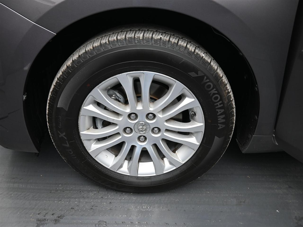 Toyota Sienna XLE FWD 8-Passenger V6 2016