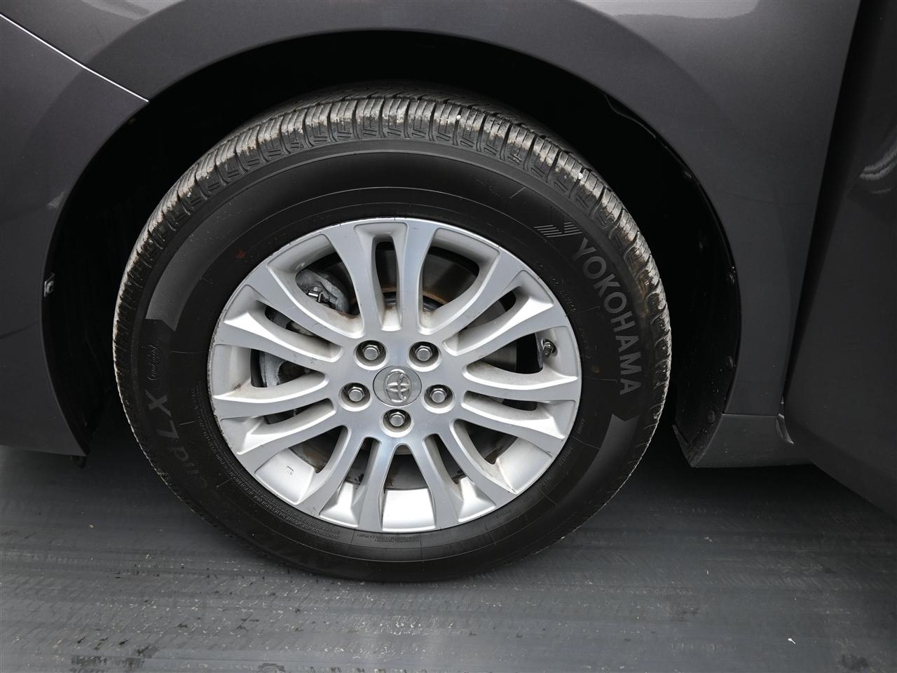 Toyota Sienna XLE FWD 8-Passenger V6 2016