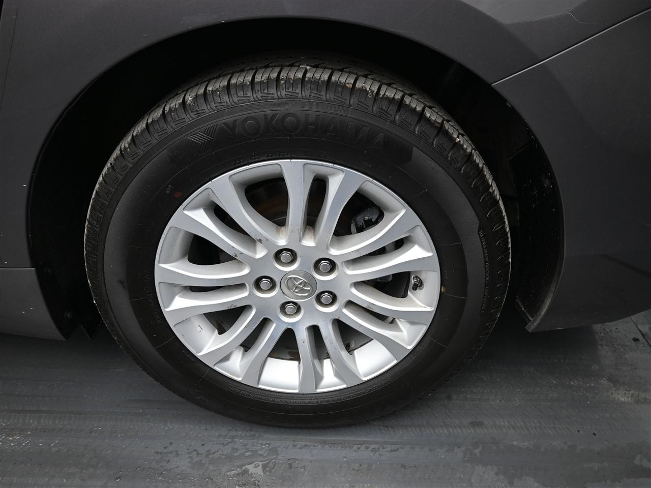 Toyota Sienna XLE FWD 8-Passenger V6 2016