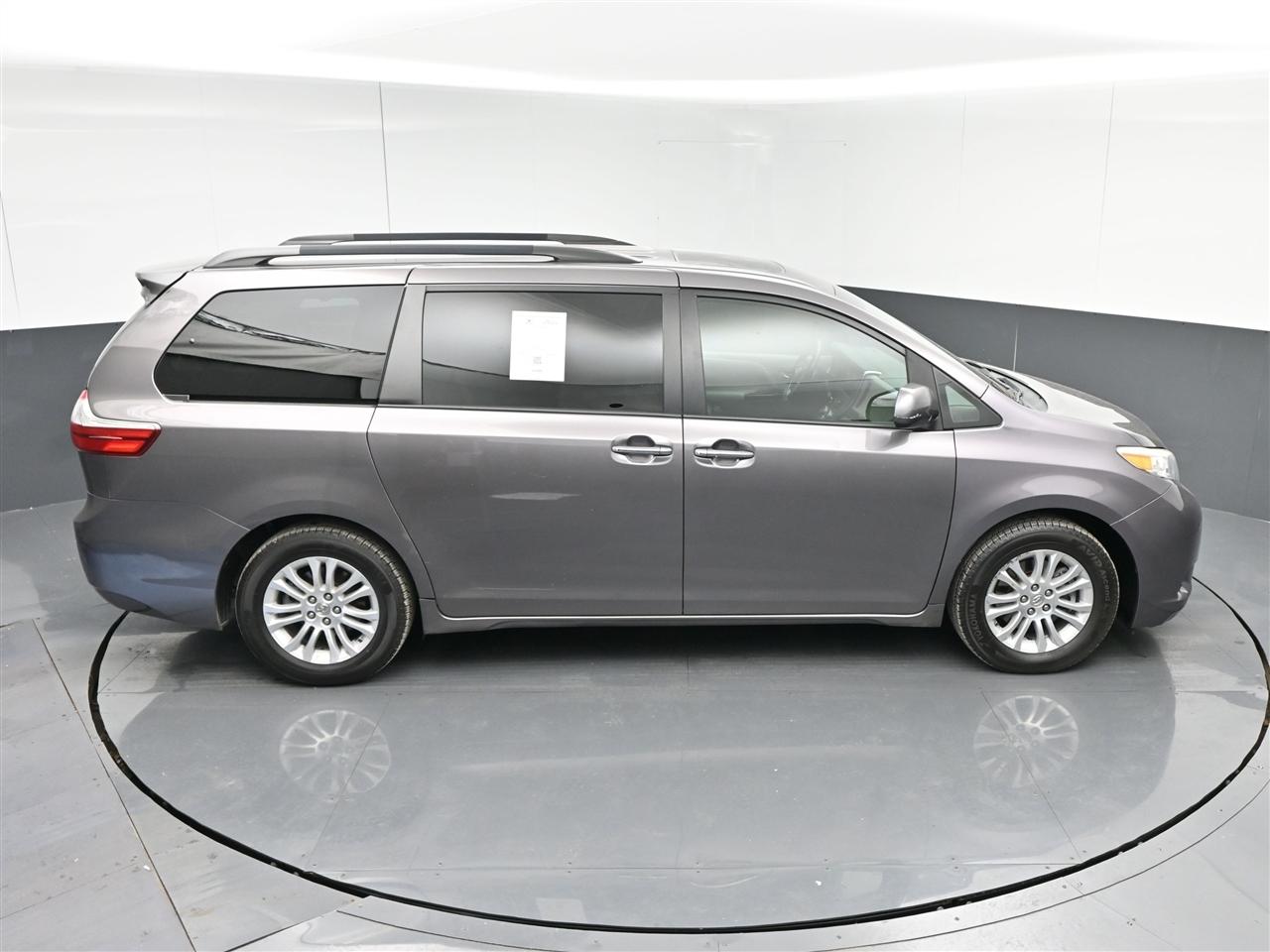 Toyota Sienna XLE FWD 8-Passenger V6 2016