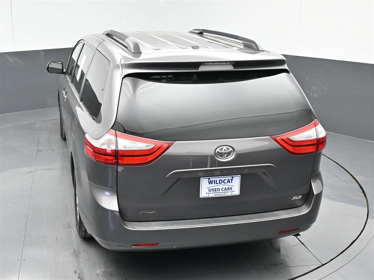 Toyota Sienna XLE FWD 8-Passenger V6 2016