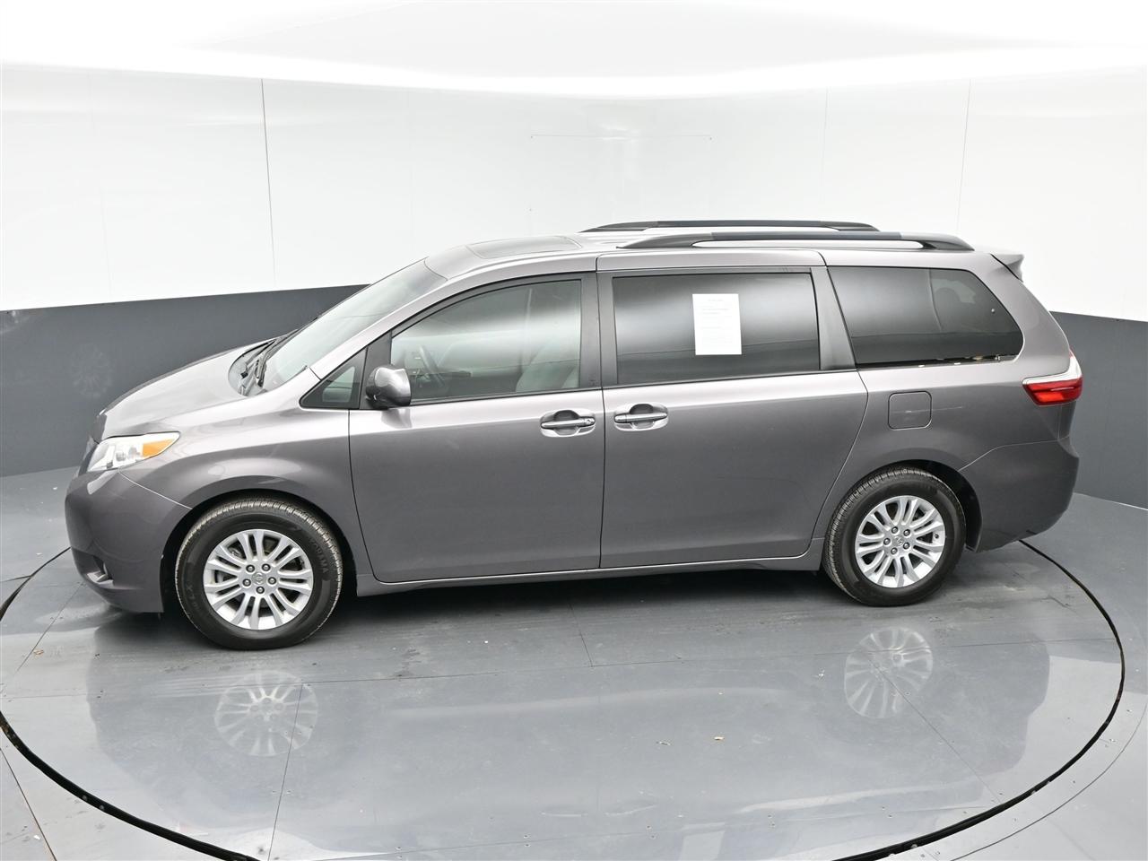 Toyota Sienna XLE FWD 8-Passenger V6 2016