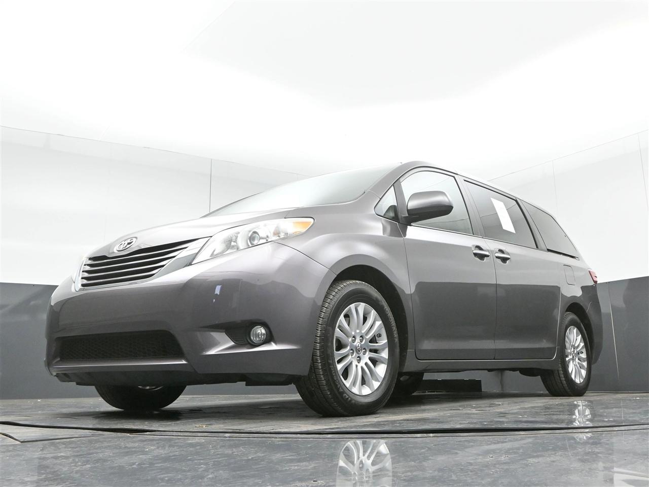 Toyota Sienna XLE FWD 8-Passenger V6 2016