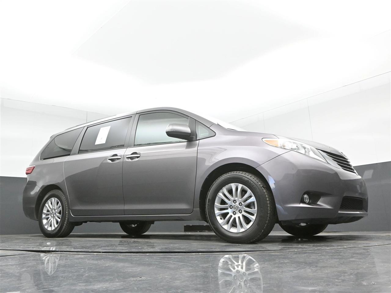 Toyota Sienna XLE FWD 8-Passenger V6 2016