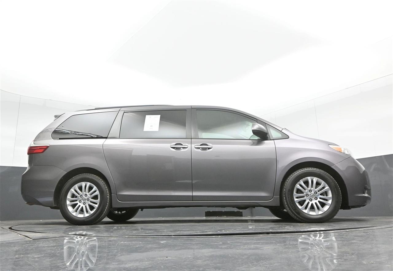Toyota Sienna XLE FWD 8-Passenger V6 2016