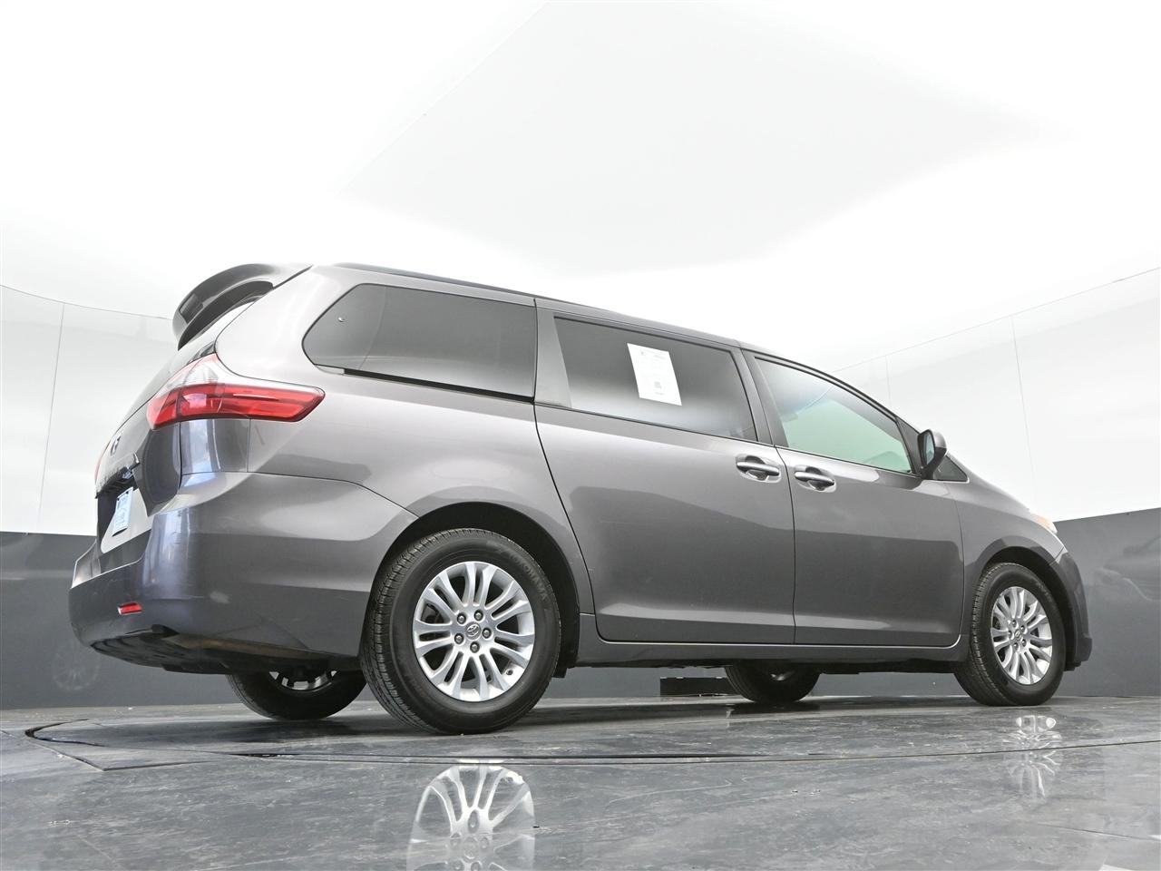 Toyota Sienna XLE FWD 8-Passenger V6 2016