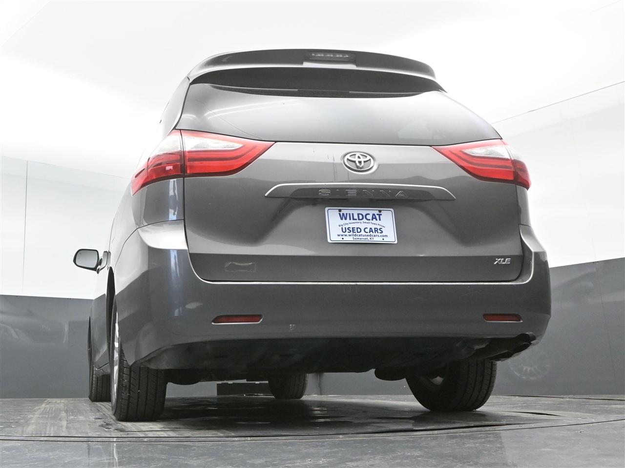 Toyota Sienna XLE FWD 8-Passenger V6 2016