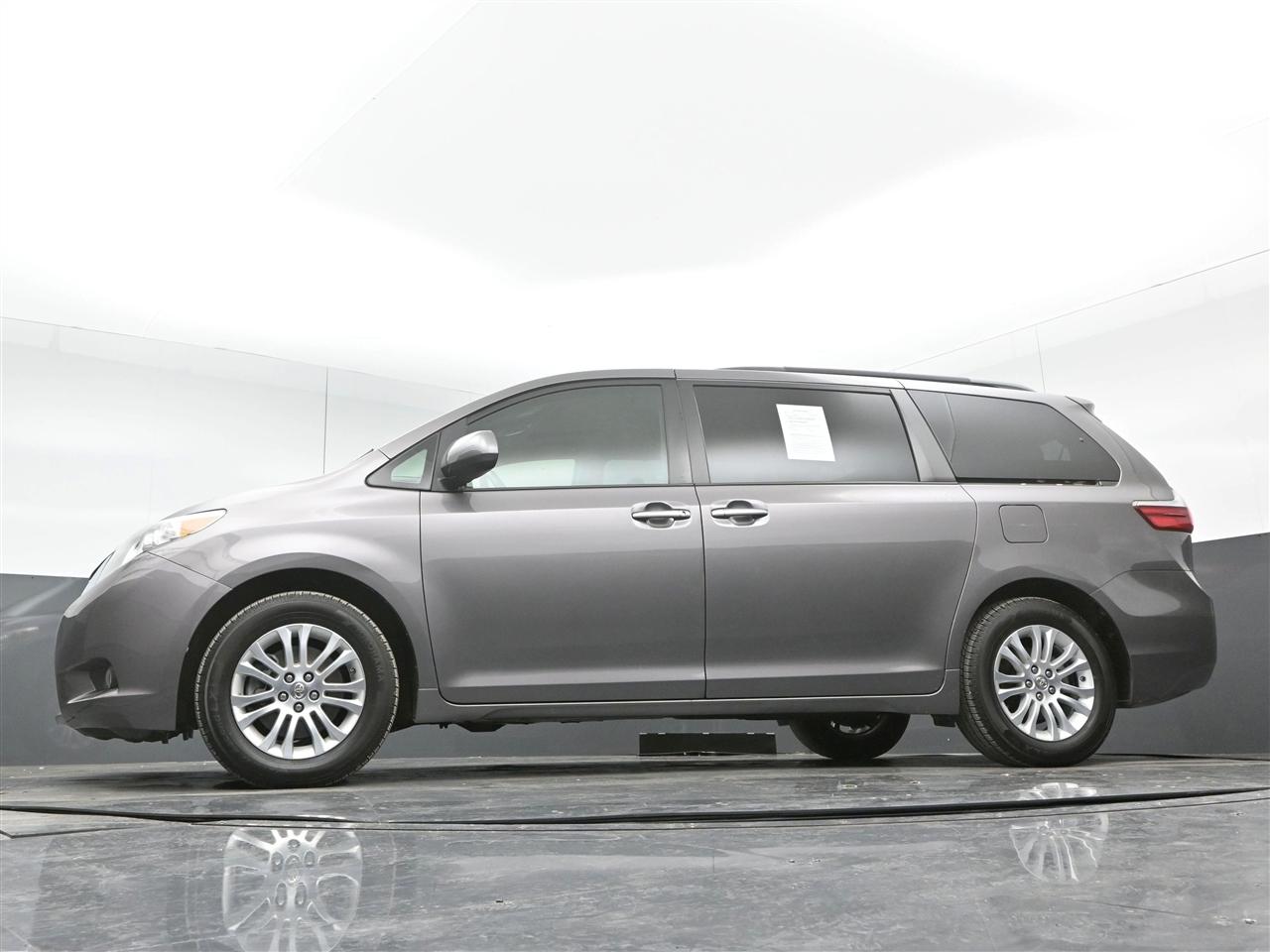 Toyota Sienna XLE FWD 8-Passenger V6 2016