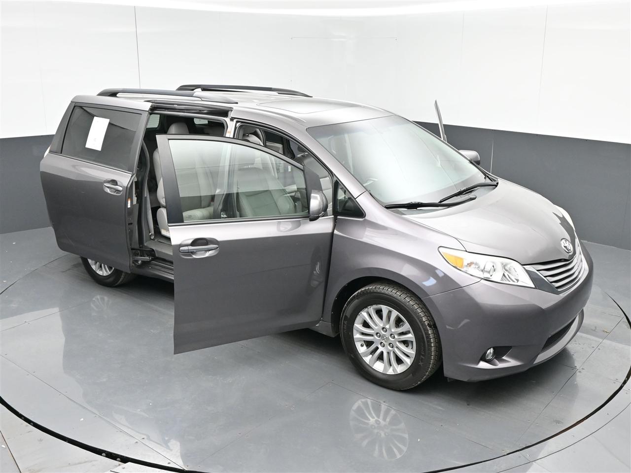 Toyota Sienna XLE FWD 8-Passenger V6 2016