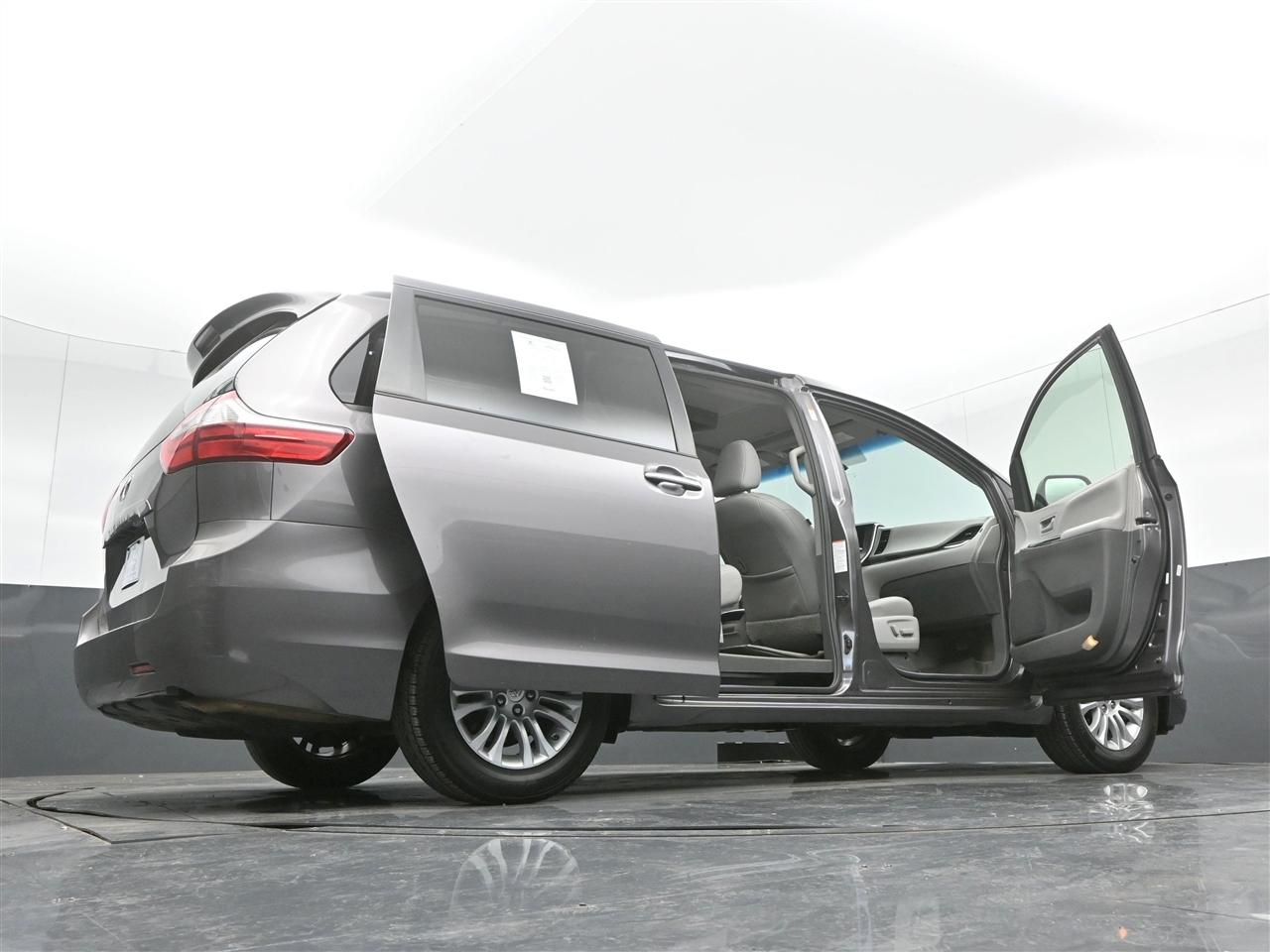 Toyota Sienna XLE FWD 8-Passenger V6 2016