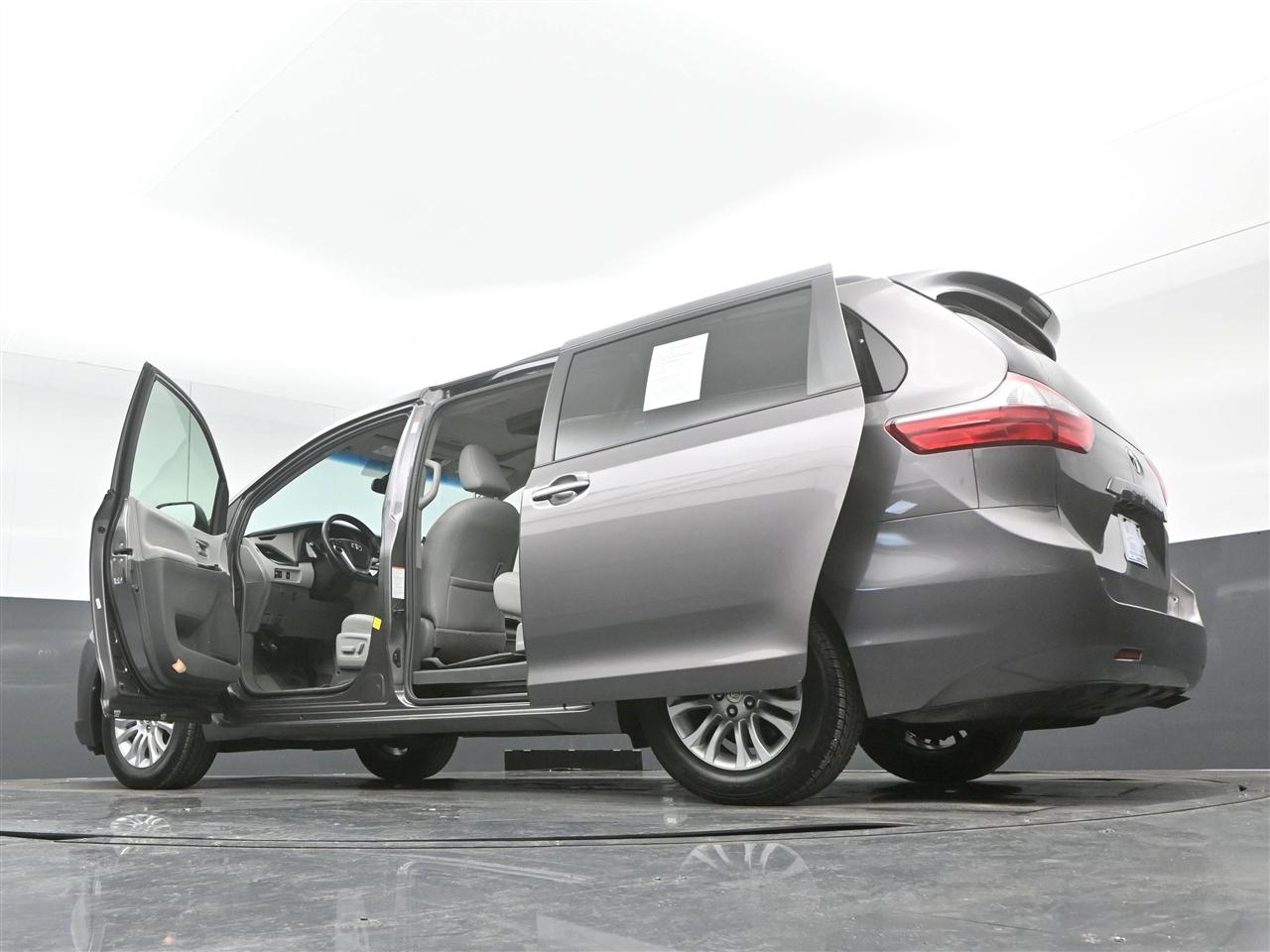 Toyota Sienna XLE FWD 8-Passenger V6 2016