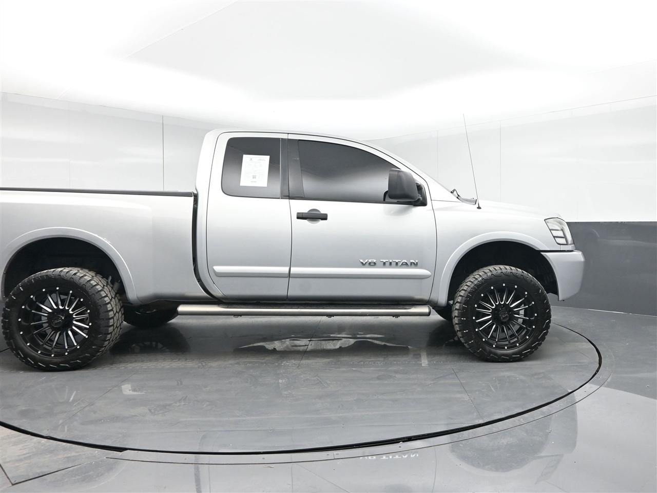 Nissan Titan LE King Cab 4WD SWB 2009