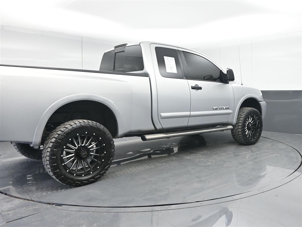 Nissan Titan LE King Cab 4WD SWB 2009