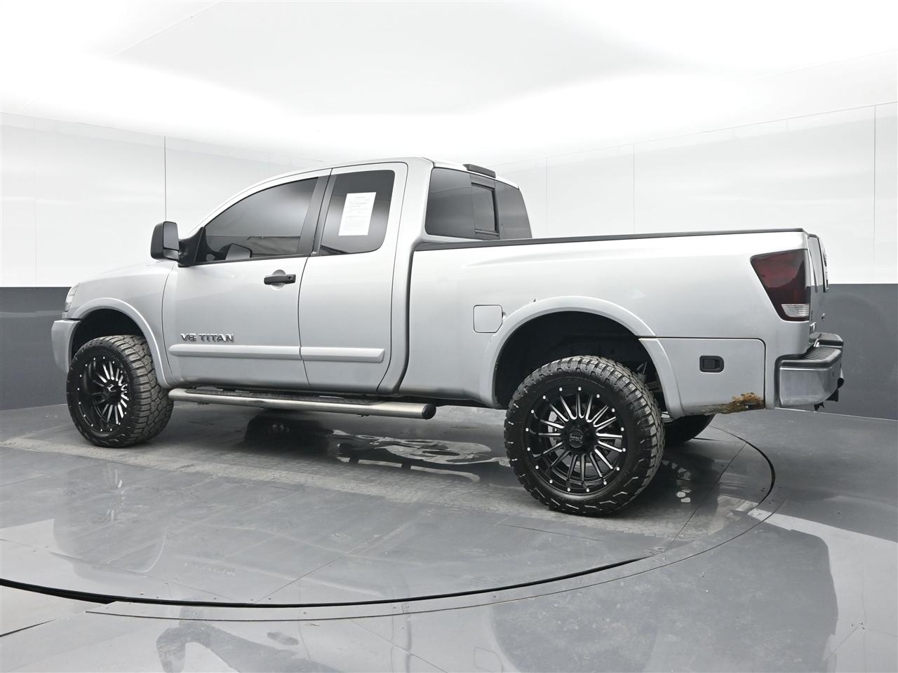 Nissan Titan LE King Cab 4WD SWB 2009