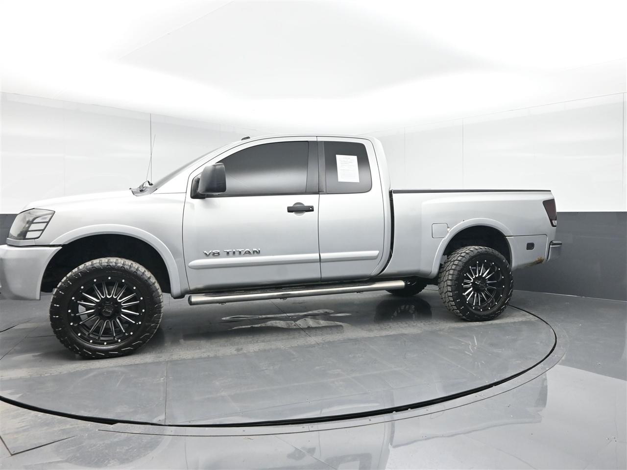 Nissan Titan LE King Cab 4WD SWB 2009