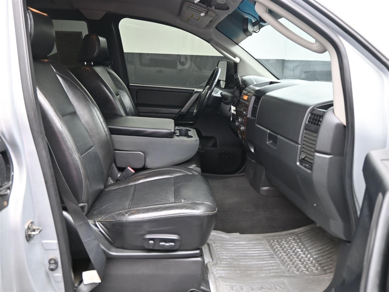 Nissan Titan LE King Cab 4WD SWB 2009