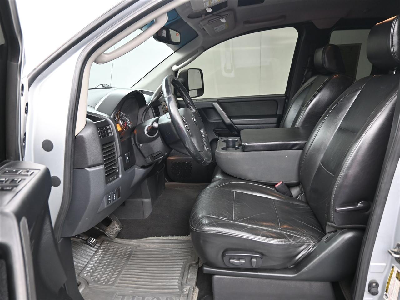 Nissan Titan LE King Cab 4WD SWB 2009