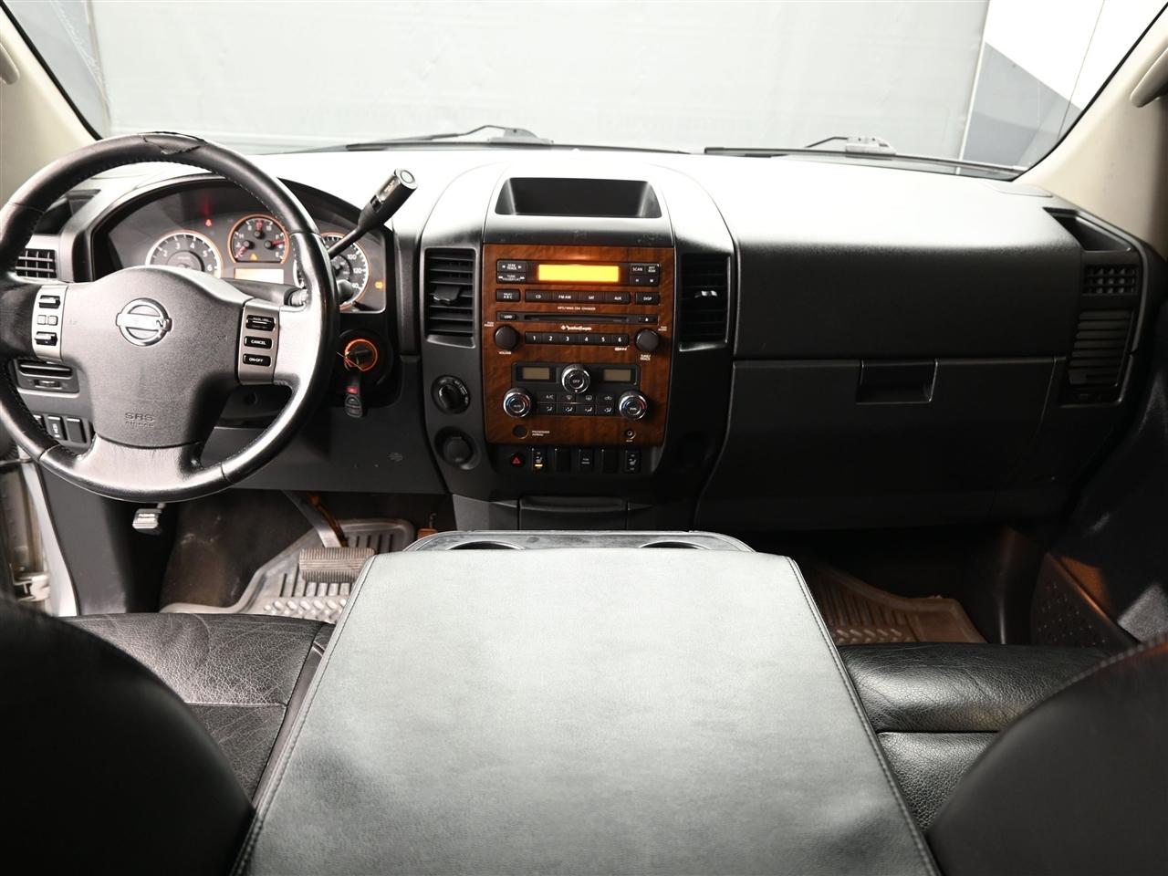 Nissan Titan LE King Cab 4WD SWB 2009