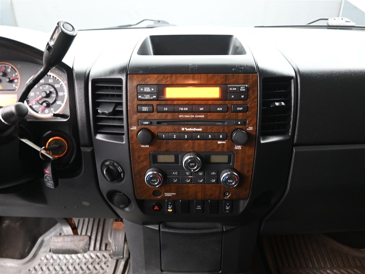 Nissan Titan LE King Cab 4WD SWB 2009